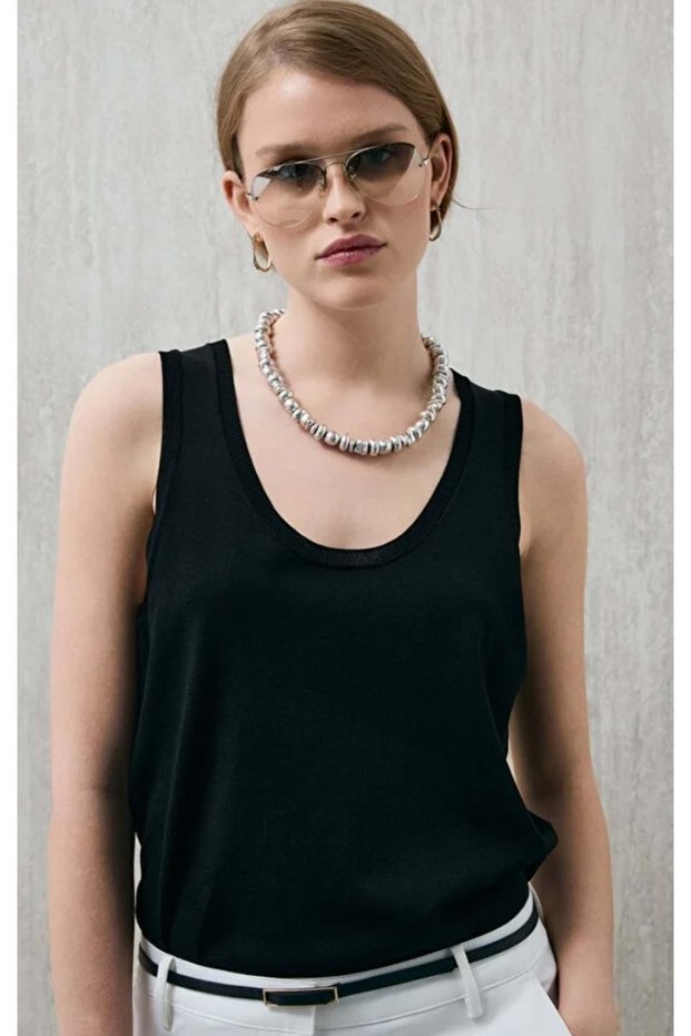 121090056 Clara Zero Sleeve T-Shirt Women's T-Shirt Black