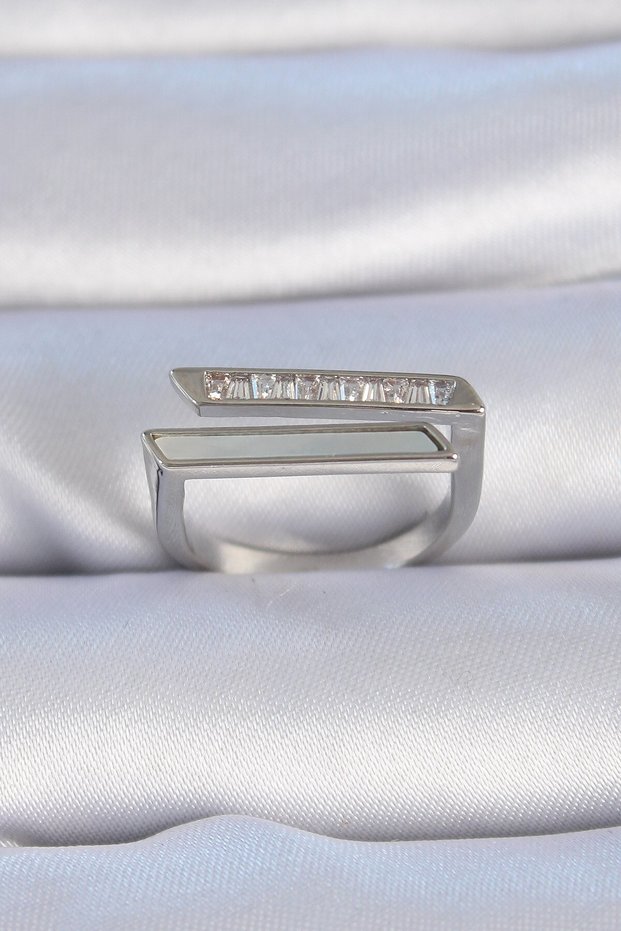 Brass Silver Color Zircon Stone White Detail Women's Ring