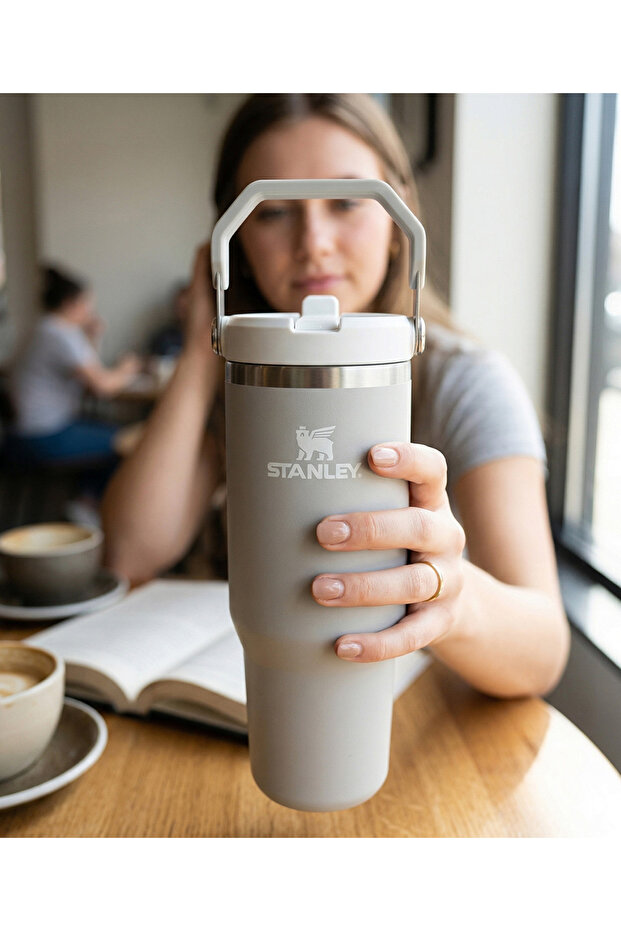The Iceflow Flip Straw 2.0 Tumbler 0.89 L