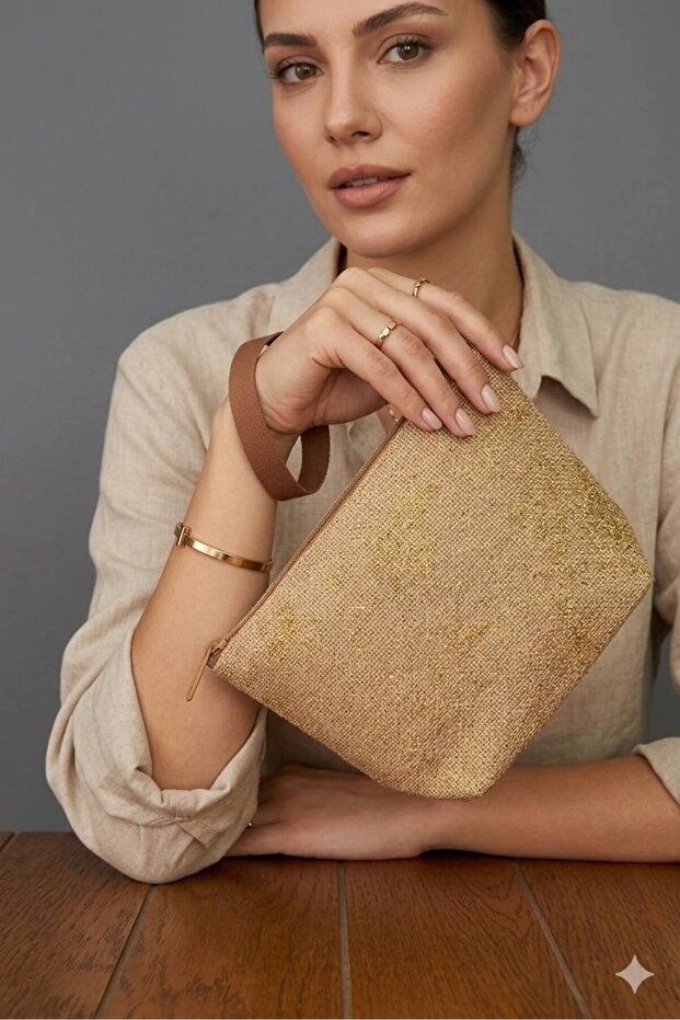 Gusseted Straw Makeup Bag