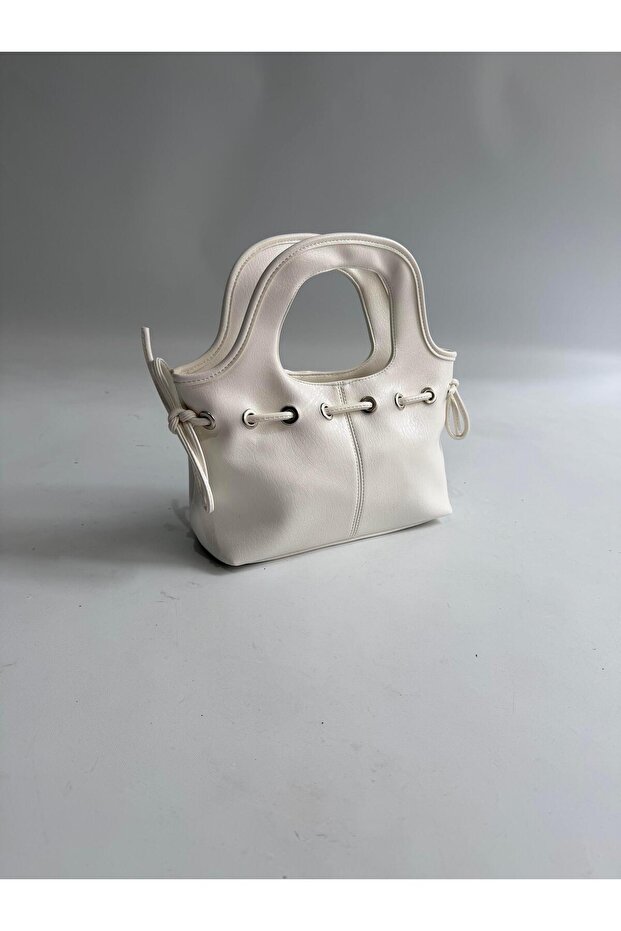 Bloom Model Hand and Women's Shoulder Bag White