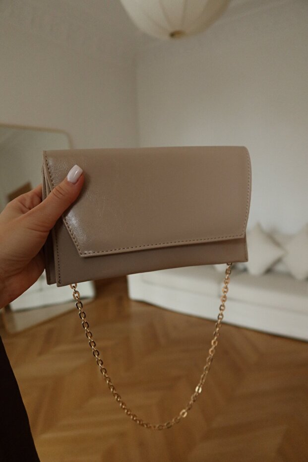 Chain Strap Portfolio Bag Mink