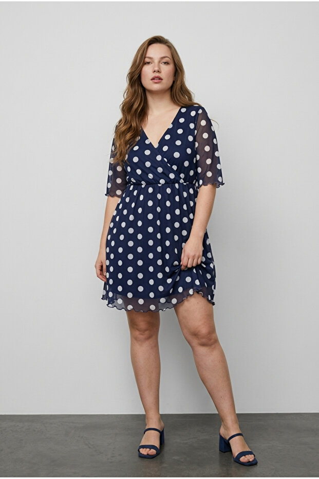 Plus Size V-Neck Half Sleeve Stretch Fabric Tulle Detailed Lined Midi Dress