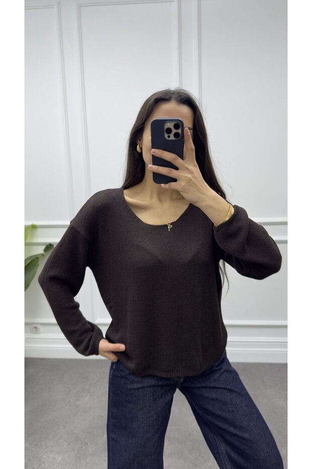 Women's Oval Neck Soft Textured Knitwear Sweater