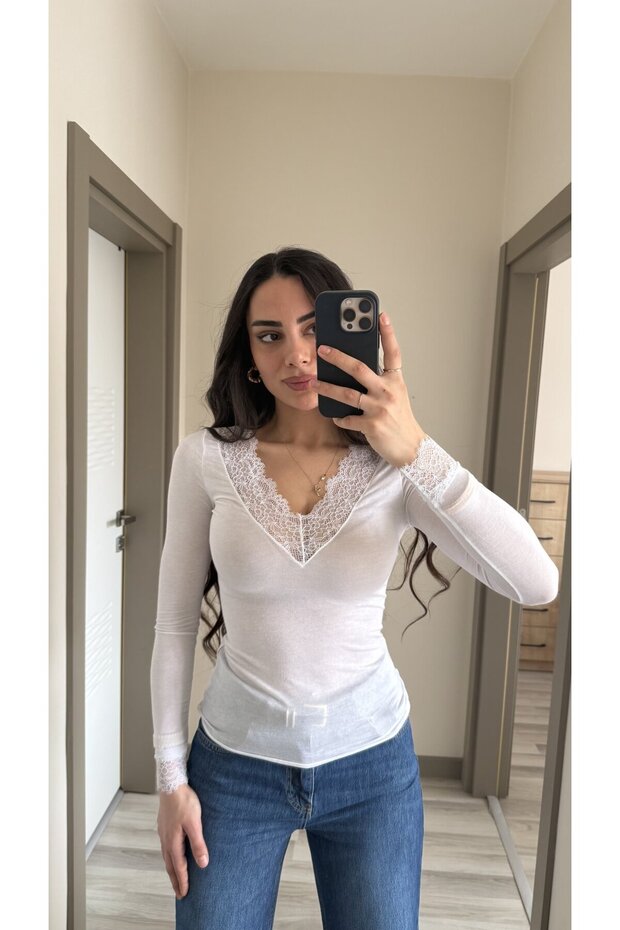 Women's Cashmere Lace Detail V-Neck Blouse