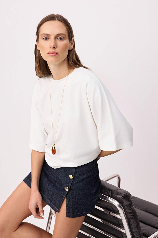 Trendyolmilla  Ekru Oversize/Geniş Kalıp Yarasa Kol Kısa Kollu İnterlok Örme T-Shirt TWOSS26TS00143 - Görsel 3