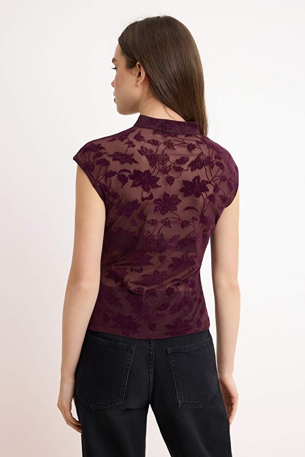 Bordo Çiçekli Fitted/Vücuda Oturan Dik Yaka Kolsuz Çin Düğmeli Dantel Örme Bluz TWOSS26BZ00195 - 4