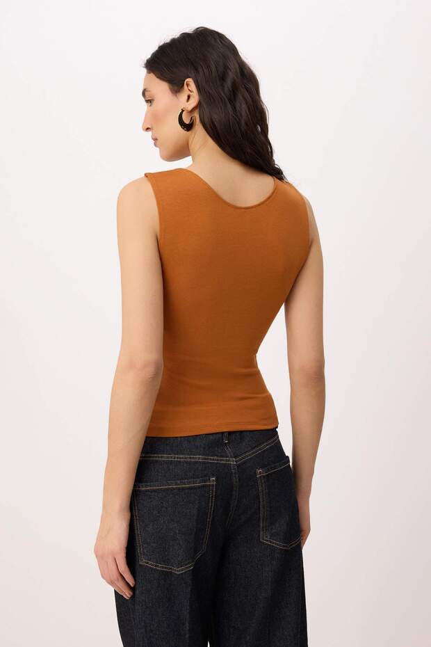 Kiremit Fitted/Vücuda Oturan V Yaka Aksesuar Detaylı Yumuşak Örme Bluz TWOSS26BZ00050 - 4