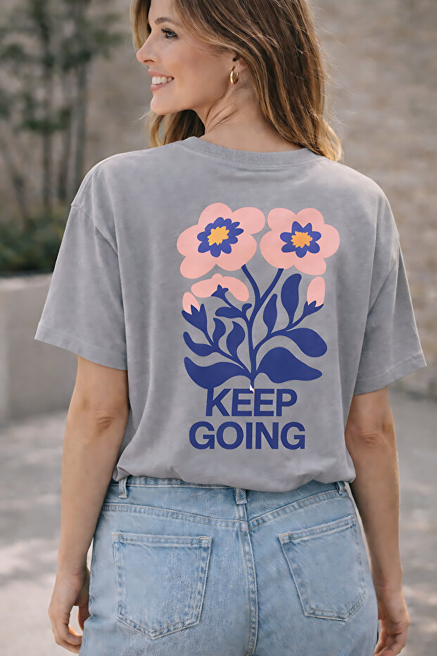 تي شيرت Keep Going Lettering and Flower مطبوع للجنسين كبير الحجم - تي شيرت بتصميم محفز على الظهر مطبوع