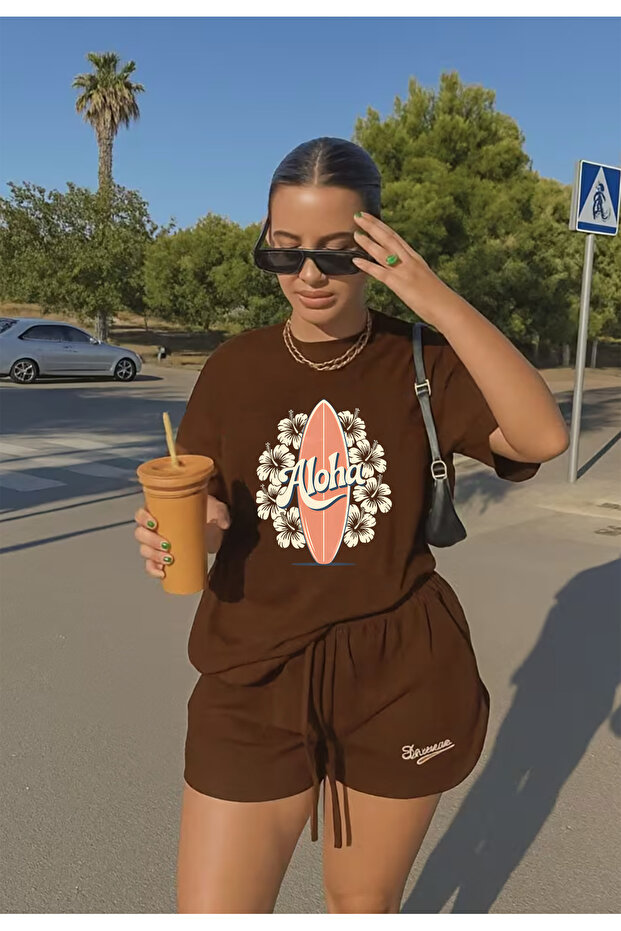 تي شيرت ALOHA مطبوع بياقة دائرية وأكمام قصيرة للجنسين