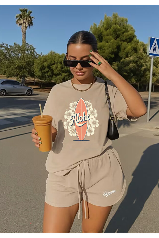 تي شيرت ALOHA مطبوع بياقة دائرية وأكمام قصيرة للجنسين