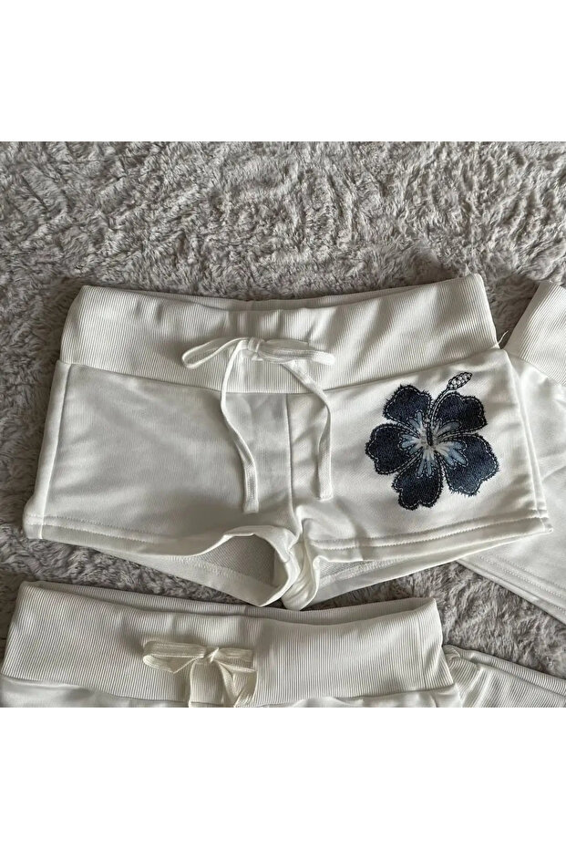 Çiçek Nakışlı Mini Şort - 1