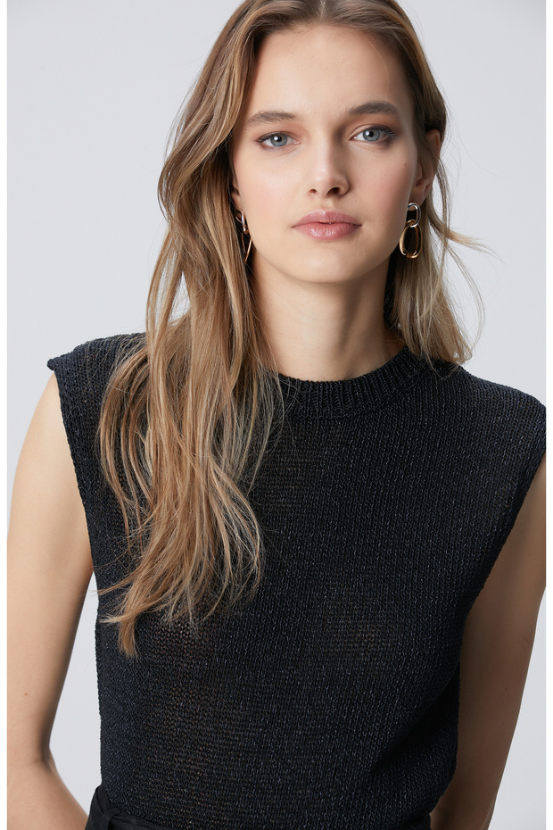 Siyah Kolsuz Triko - 2