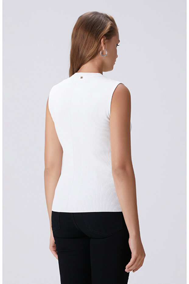 Beyaz Jakarlı Triko - 4