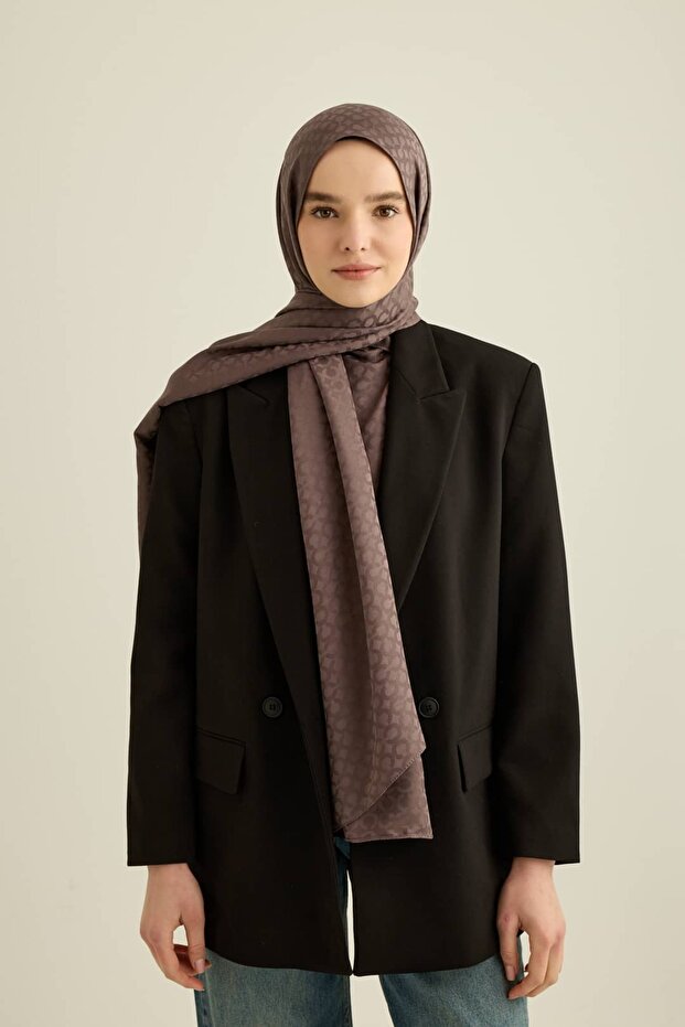 شال من سلسلة جاكار الحريرية بنمط حلقي