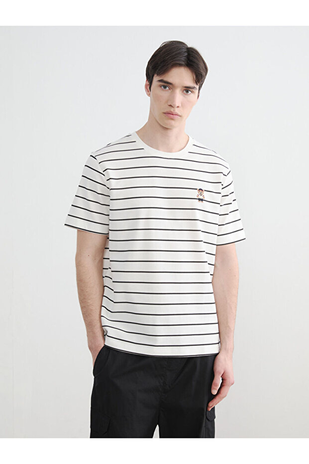 Esvab • Modern & Distinctive Zero Roba Collar Embroidered Men's T-Shirt