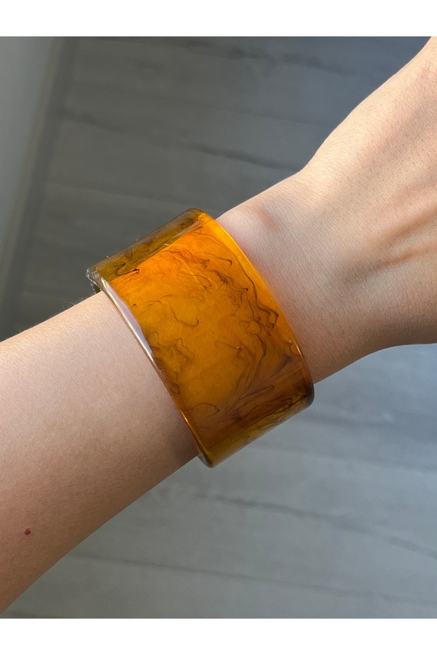 Amber Colored Bone Bracelet 17 cm Clamp