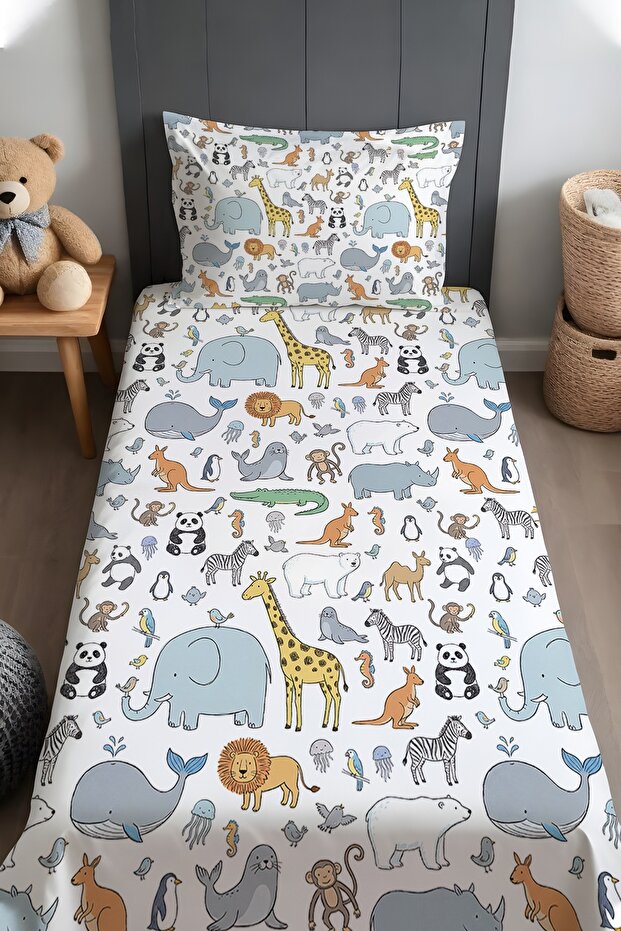 Animal Kingdom Patterned Bedspread and Pillowcase