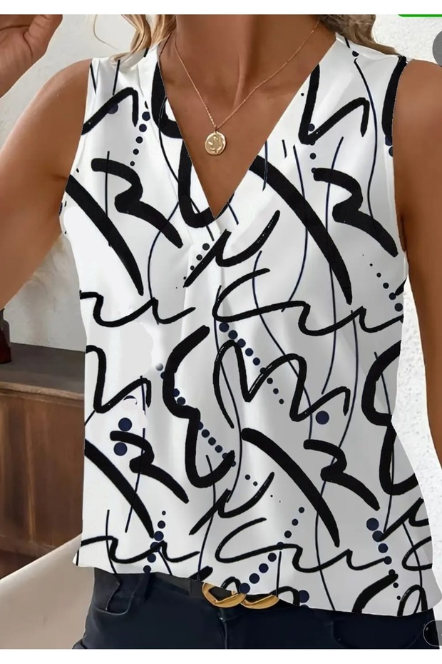 Geometric Pattern Stylish Comfortable V-Neck T-Shirt for Women, Digital Print Crepe Fabric T-Shirt