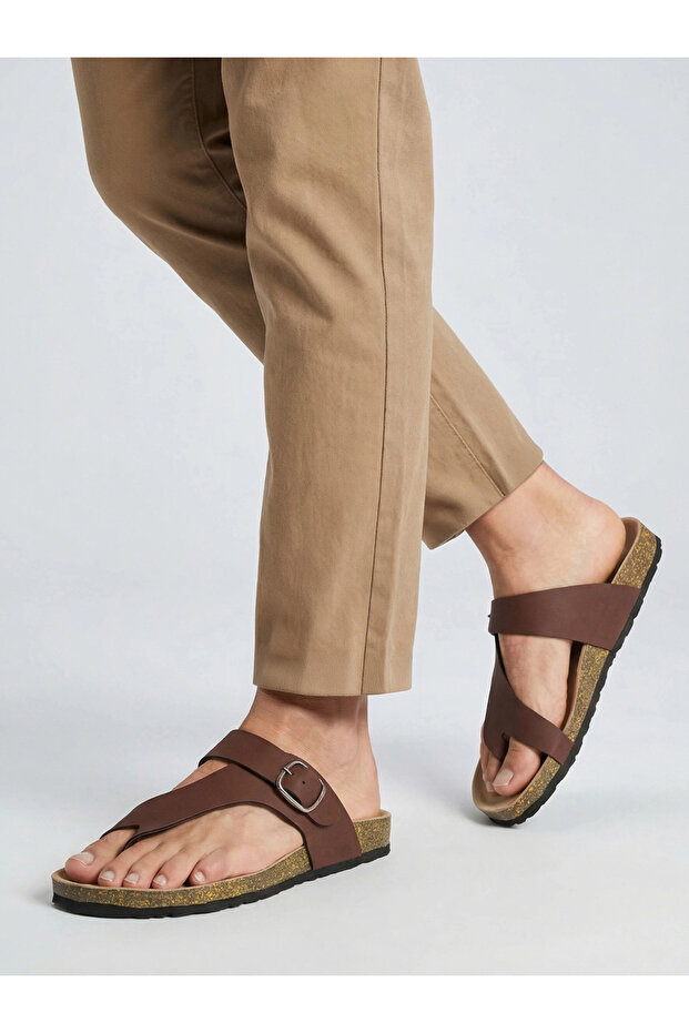 Brown Toe-Post Buckle Sandals - 7