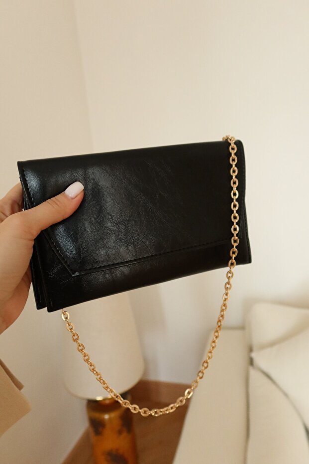Chain Strap Portfolio Bag Black