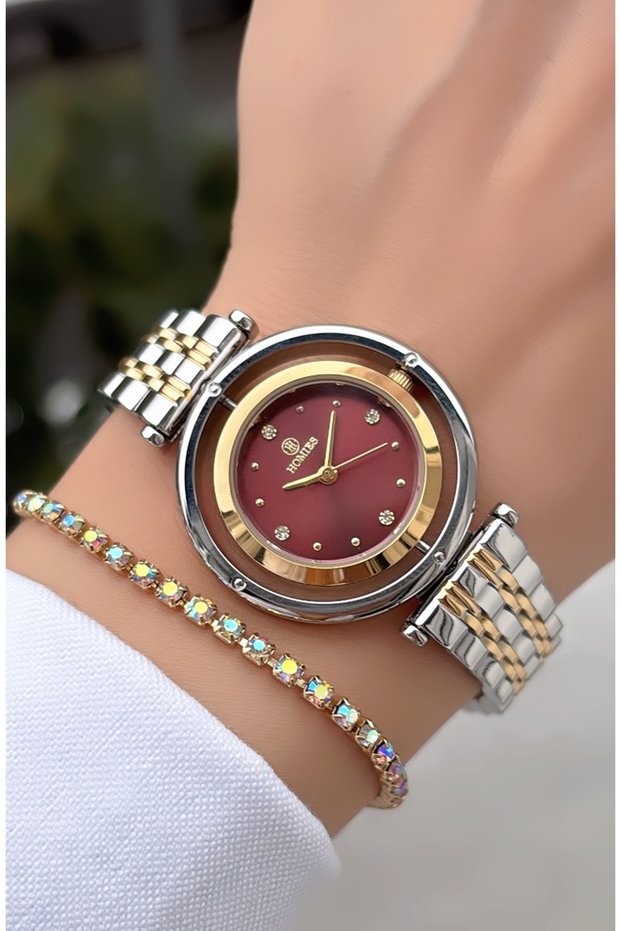 Women's Wristwatch - Adjustable Steel Band - Comes with a Bracelet Gift