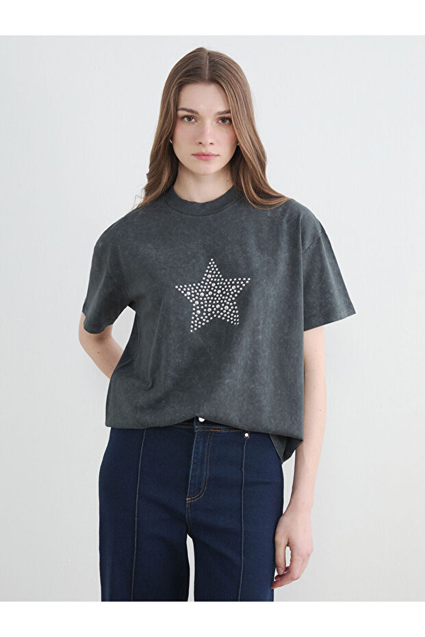 Esvab • Modern & Distinctive Zero Roba Collar Stone Embellished Women's T-Shirt