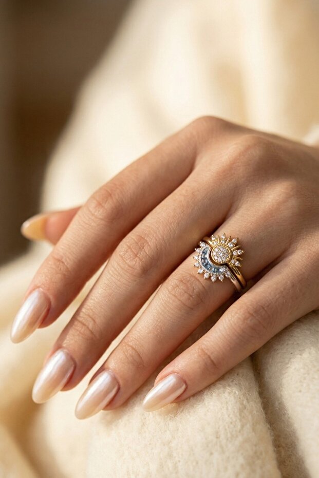 Aura Zircon Stone Ring Set with Sun and Moon Detail