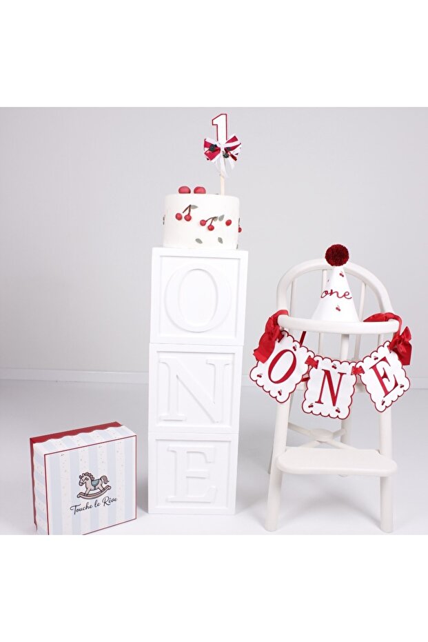 Touche Le Reve 1-Year-Old Cherry Banner Set