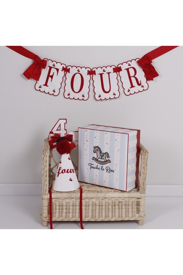Touche Le Reve 4 Year Old Cherry Banner Set