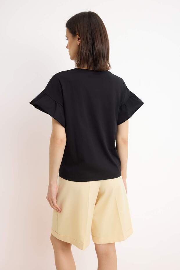Siyah %100 Pamuk Fırfır Detaylı Basic Bisiklet Yaka Örme T-Shirt TWOSS22TS2429 - 5