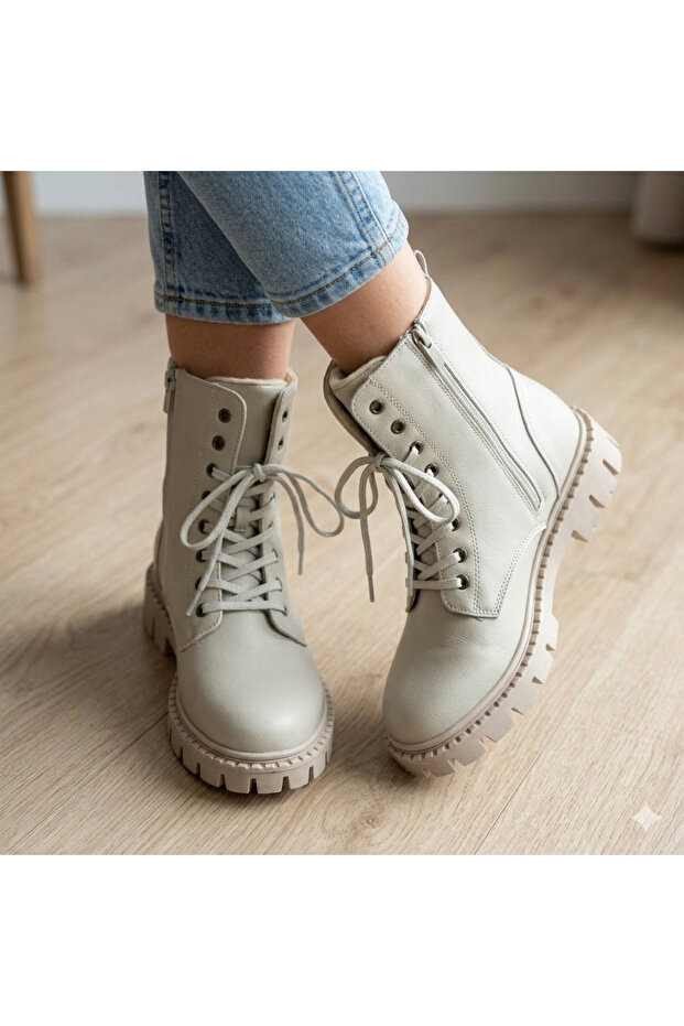 Boots with Aster Inside the Sole - 1