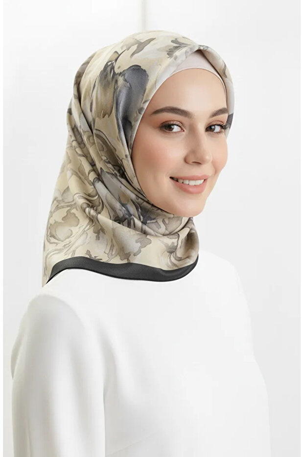 وشاح كهرماني منقوش 70325-02 ذهبي أسود