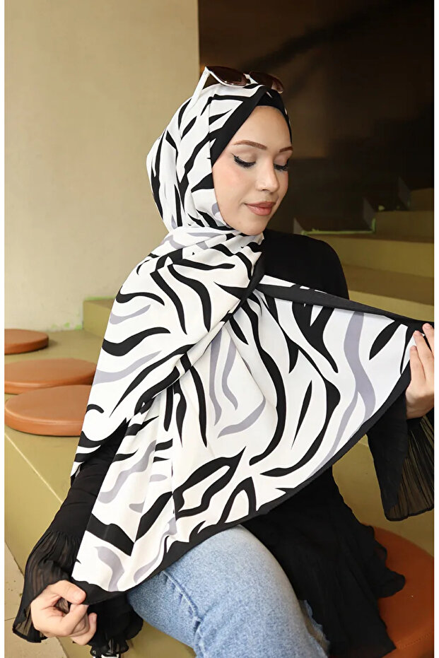 شال كابري مزخرف 70347-05 أسود إكرو