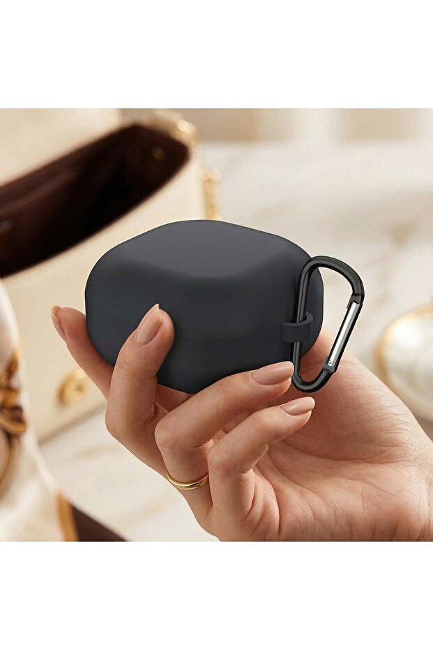 حافظة CaseOnn Galaxy Buds 4 Pro مع حزام تثبيت من السيليكون غير اللامع باللون الأسود