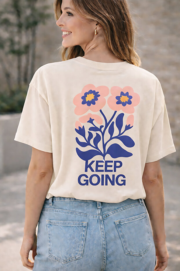تي شيرت Keep Going Lettering and Flower مطبوع للجنسين كبير الحجم - تي شيرت بتصميم محفز على الظهر مطبوع