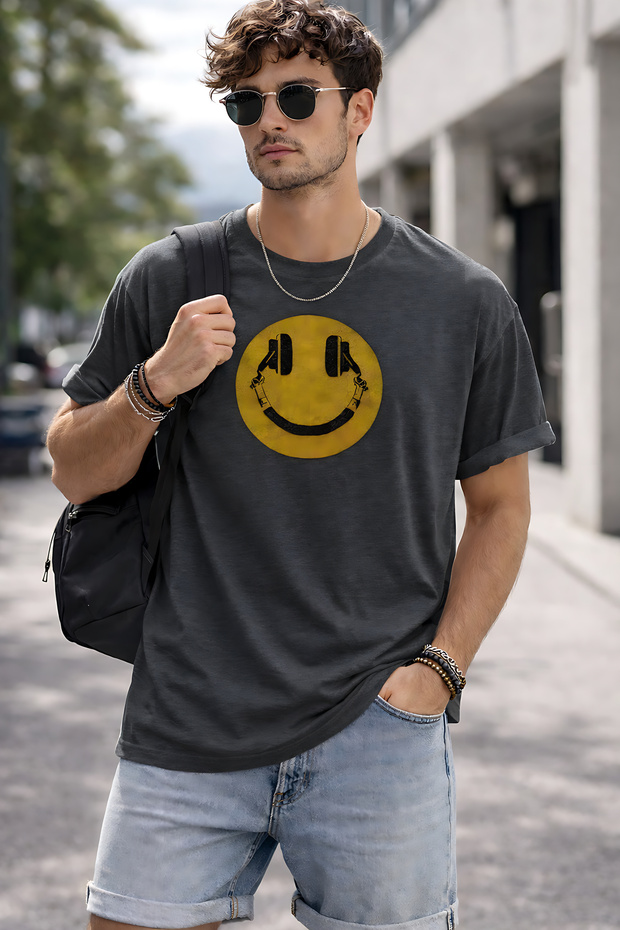 Smile Headphones Printed Unisex Oversize T-Shirt – Modern Emoji Graphic Design Casual T-Shirt