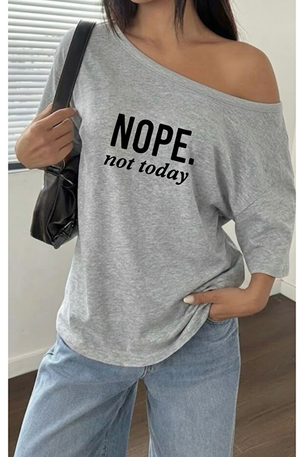 تي شيرت نسائي مطبوع عليه NOPE NOT TODAY ذو ياقة كاياك كبيرة الحجم