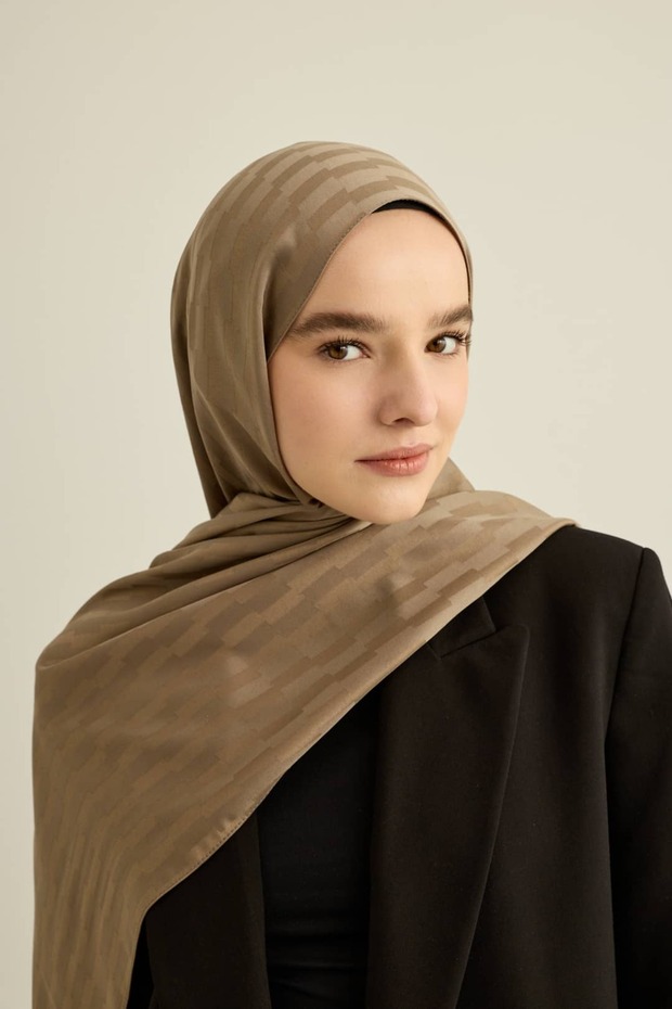شال من سلسلة جاكار الحريرية بنمط مربعات