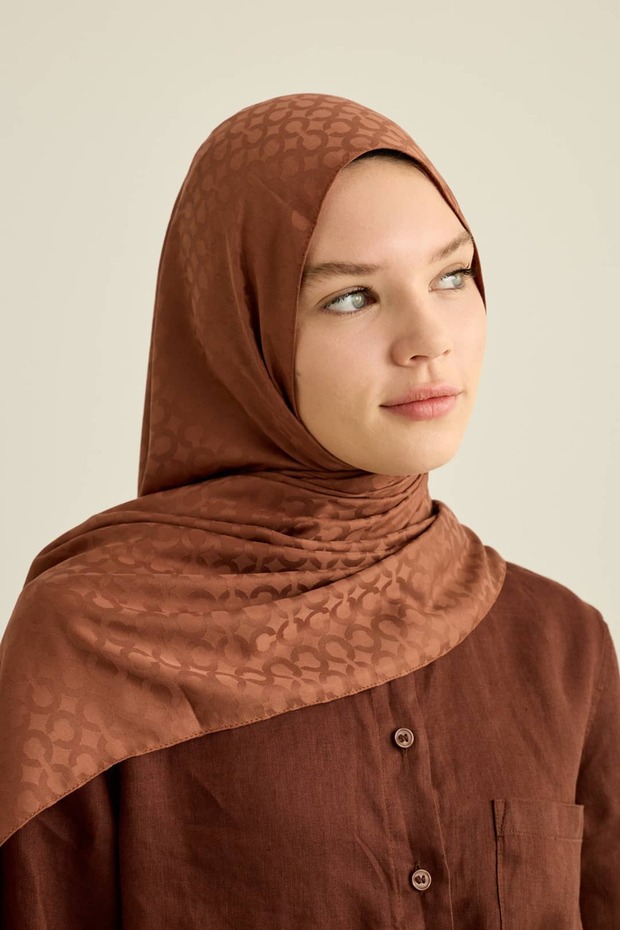 شال من سلسلة جاكار الحريرية بنمط حلقي - 2