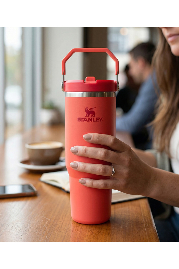 The Iceflow Flip Straw 2.0 Tumbler 0.89 L