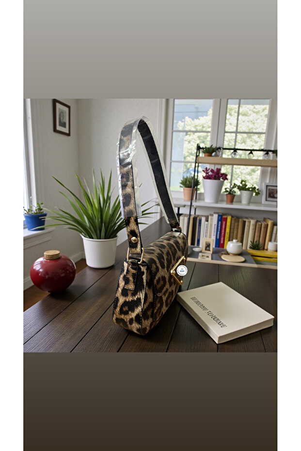 Pr Gold Chain Detailed Women's Hand Shoulder Bag