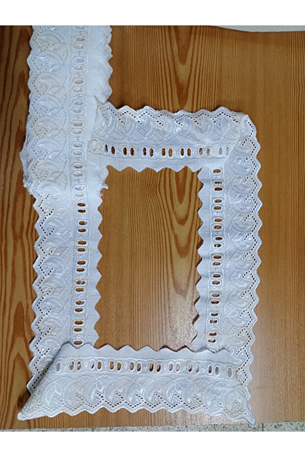 Colorful - White Tericoton Scallop Lace - 8.70 Meters. (1St Place)