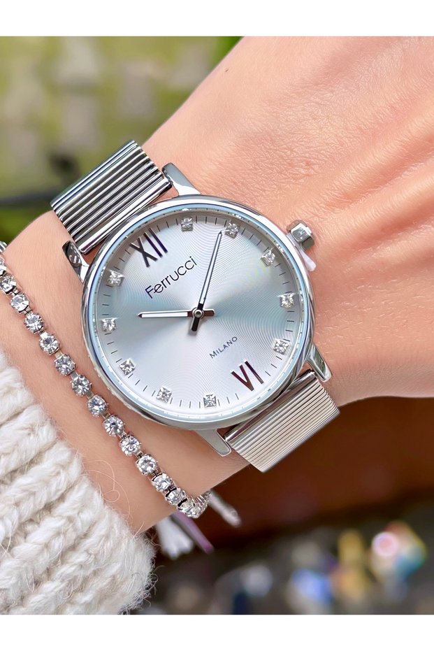 Women's Wristwatch New Model Steel Band Waterproof 2 Years Warranty Bracelet Gift