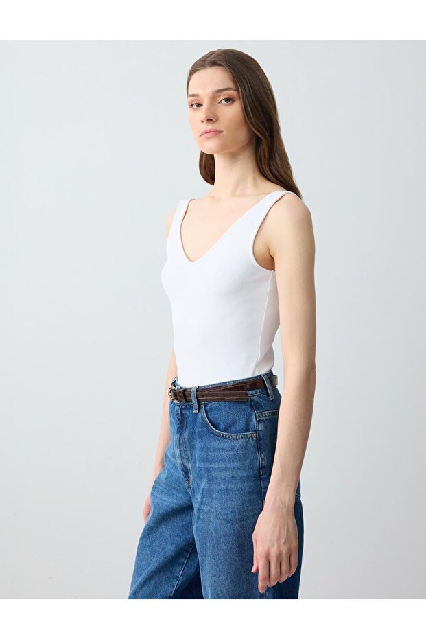 Beyaz Dar Kesim V Yaka Basic Örme Atlet - 4