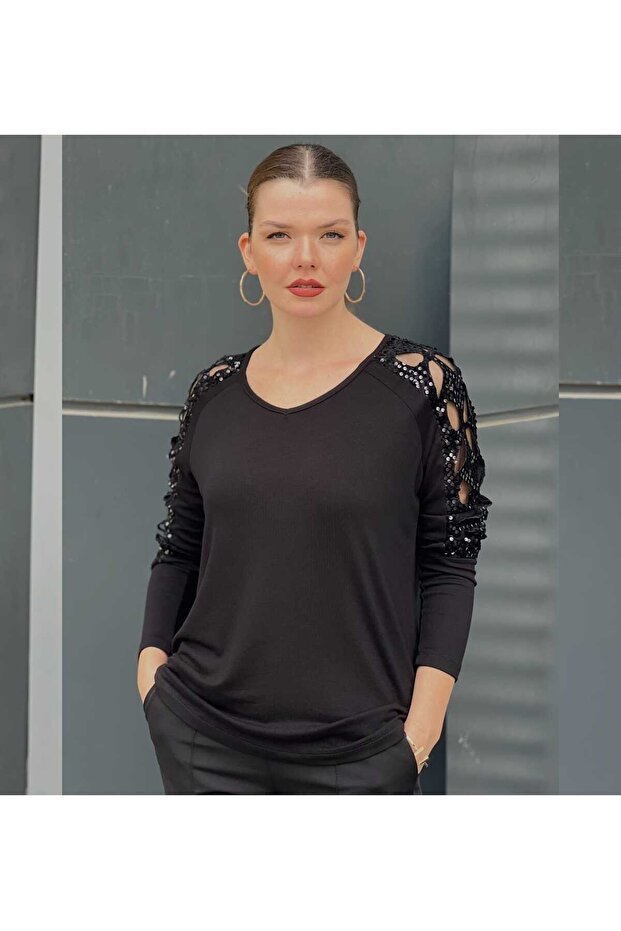 Long Sleeved Tricot Blouse with Guepure Embroidery and V-Necklace
