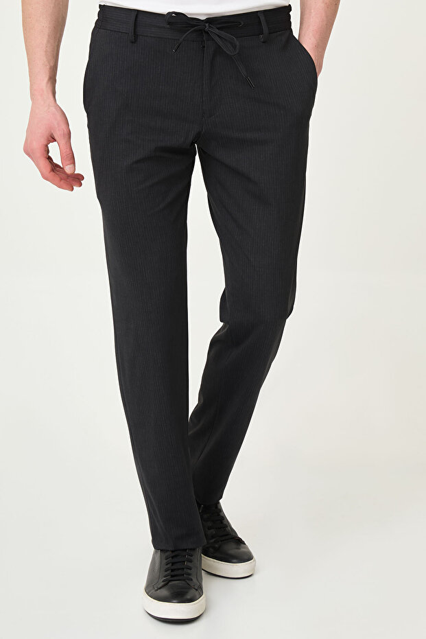 Striped Super Slim Fit Elastic Waist Drawstring Men's Trousers Black - 38318.25Y