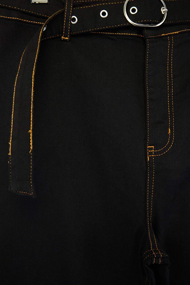 Solmayan Siyah Yüksek Bel Kemerli İspanyol Paça Esnek Flare Fit Büyük Beden Jeans TBBSS26CJ00039 - 8