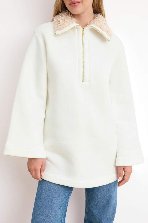 Bej Yaka Detaylı Oversize İnterlok Örme Sweatshirt TCTAW26TW00004 - 3