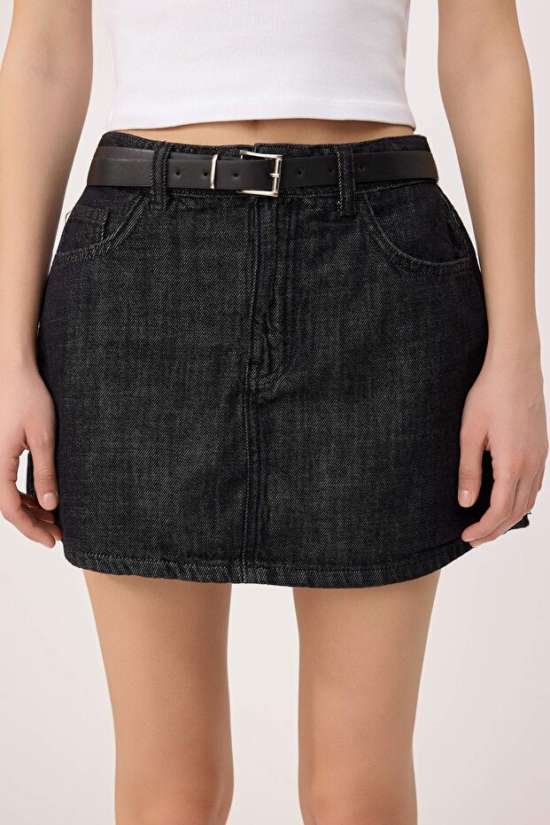 Siyah Kemer Detaylı Arkası Etek Görünümlü Denim Şort Etek TWOAW26SR00020 - 3